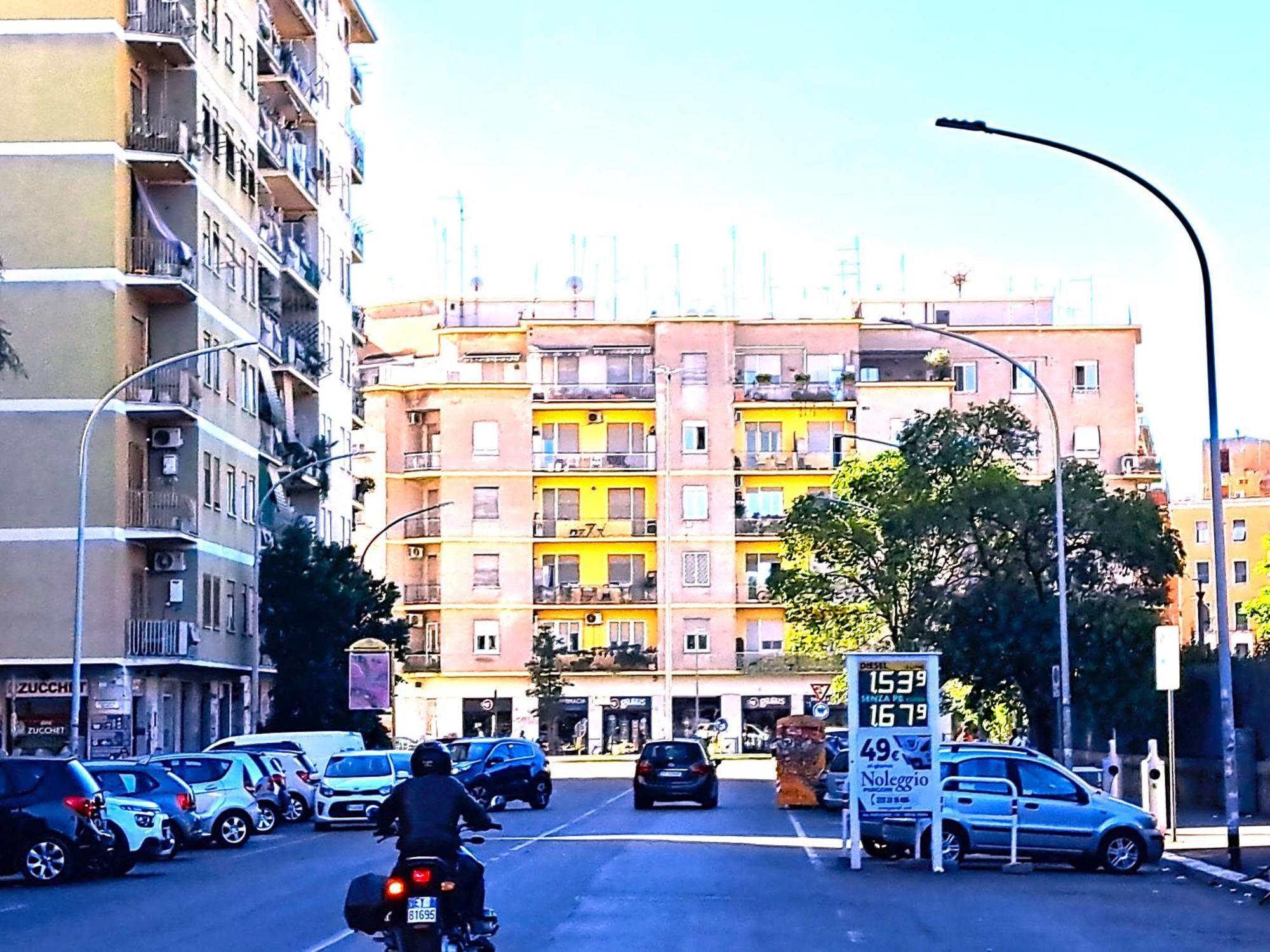 Metro Garbatella Apartment
